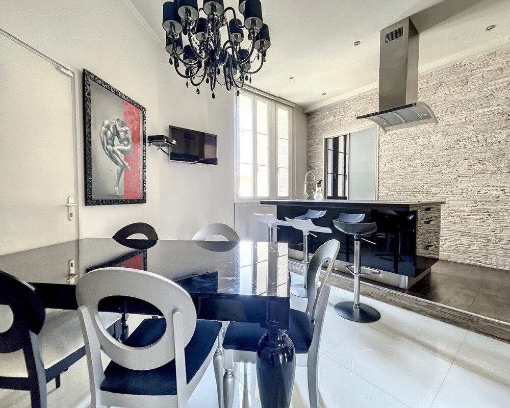 Nice Cimiez - Beau 3 piÃ¨ces 91 mÂ² dans palais Belle Epoque