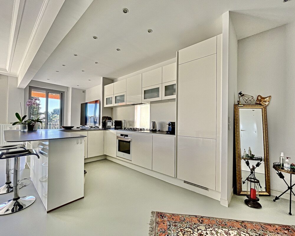 Bel appartement avec terrasse et garage dans copropriété avec parc    