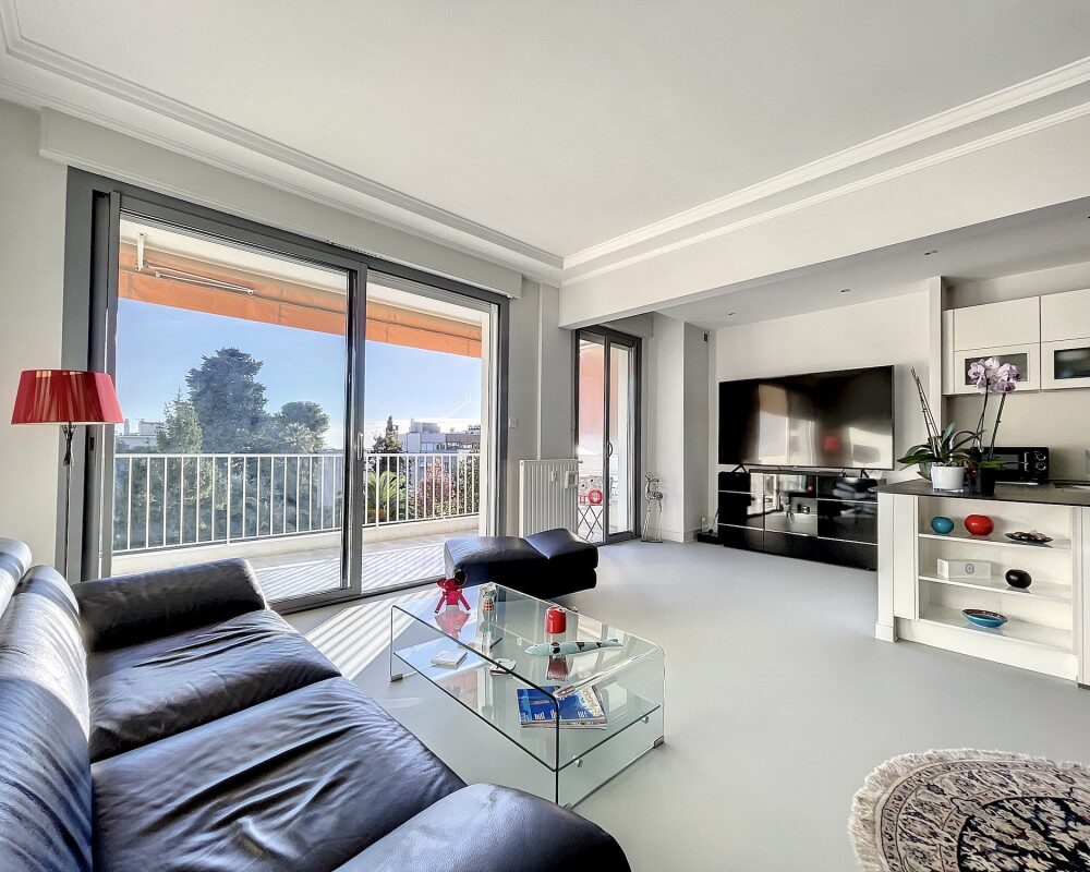 Bel appartement avec terrasse et garage dans copropriété avec parc    