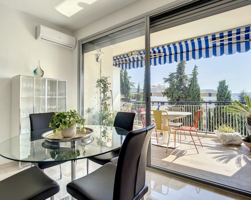 Un appartement moderne et Ã©lÃ©gant aux Jardins de Cemenelum      