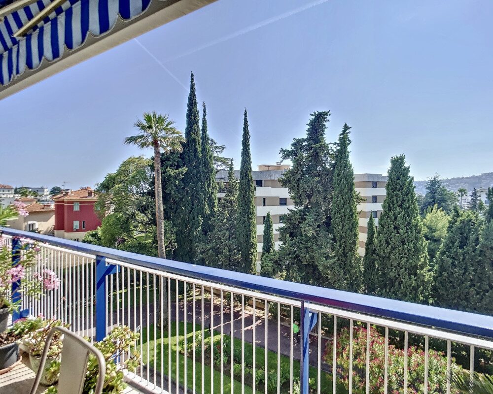 Un appartement moderne et Ã©lÃ©gant aux Jardins de Cemenelum      