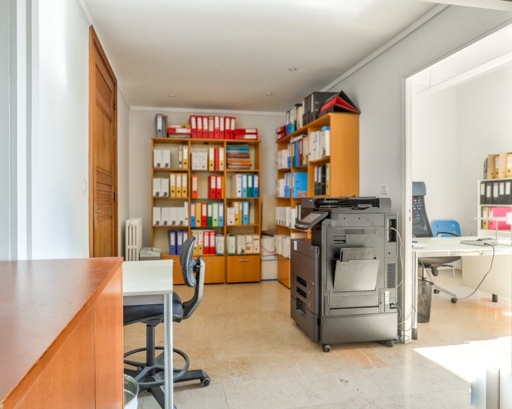 Nice - Cimiez - Grand 4 piÃ¨ces de 116 mÂ² Ã  rÃ©nover situÃ© dans un palais Bel Ã©poque