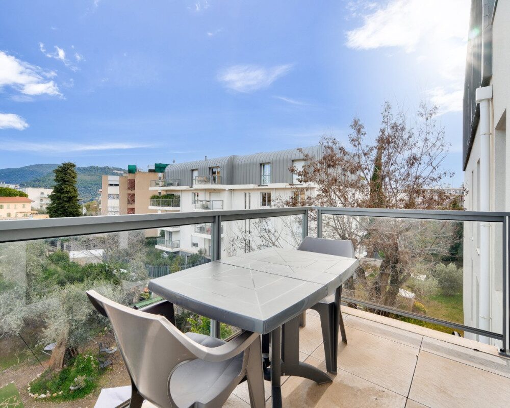 NICE - Cimiez - Beau studio de 26 mÂ² en dernier Ã©tage dans une rÃ©sidence rÃ©cente 