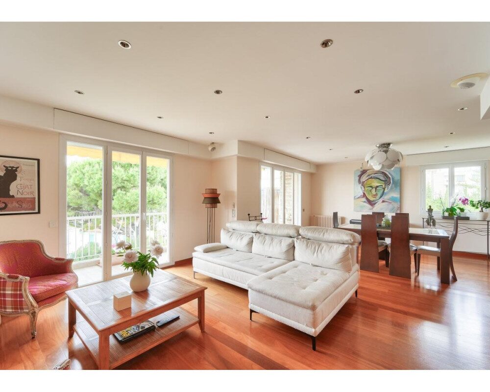 CIMIEZ ARENES - Superbe appartement 4 PiÃ¨ces de 115 mÂ² avec vue mer et deux garages          