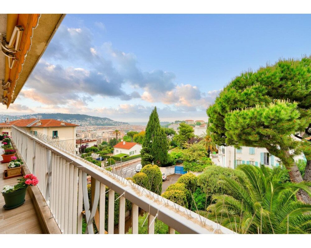 CIMIEZ ARENES - Superbe appartement 4 PiÃ¨ces de 115 mÂ² avec vue mer et deux garages          