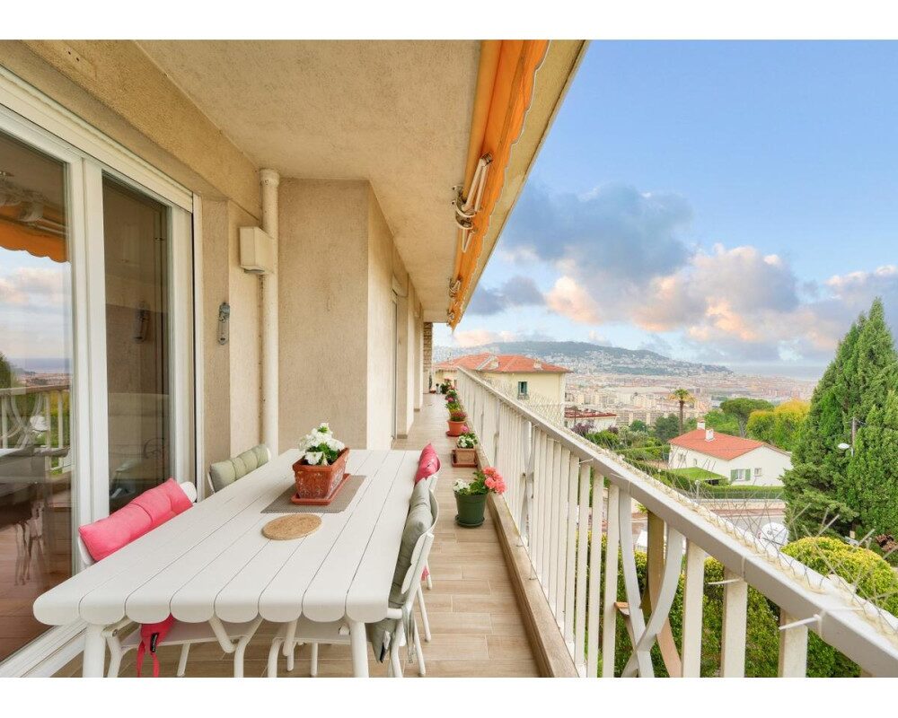 CIMIEZ ARENES - Superbe appartement 4 PiÃ¨ces de 115 mÂ² avec vue mer et deux garages          