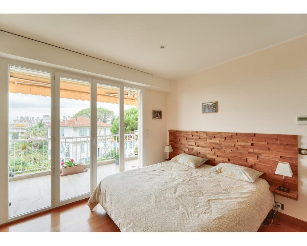 CIMIEZ ARENES - Superbe appartement 4 PiÃ¨ces de 115 mÂ² avec vue mer et deux garages          