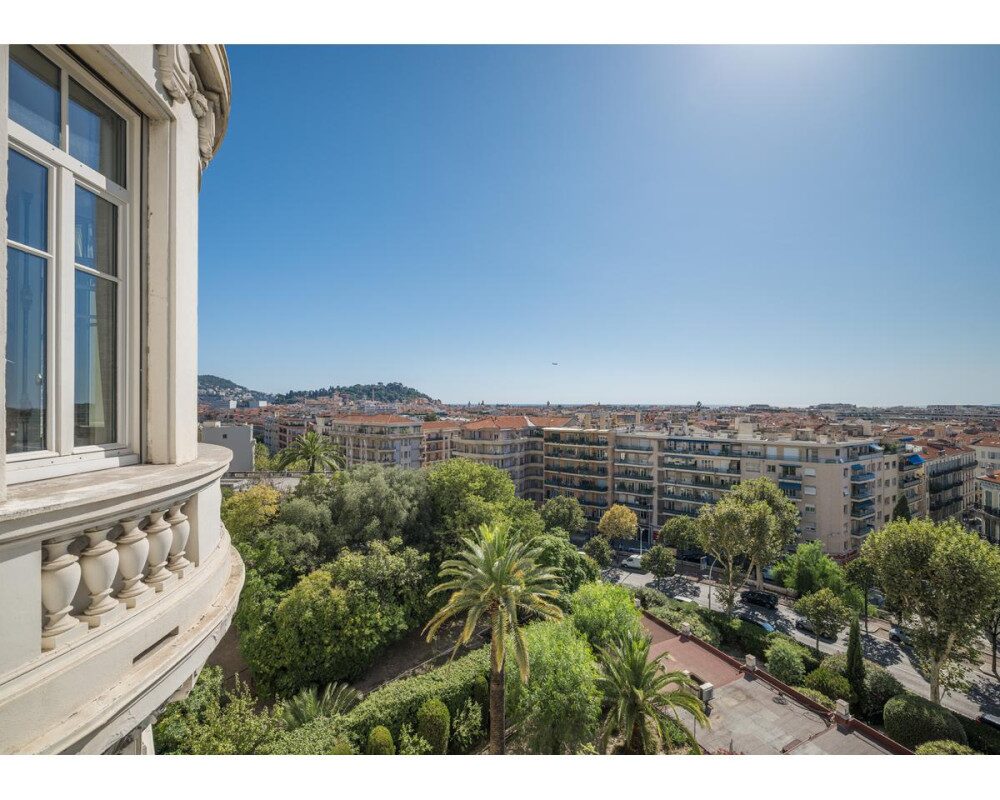 NICE Cimiez - Grand 4 piÃ¨ces de 130 mÂ² avec vue mer au Majestic