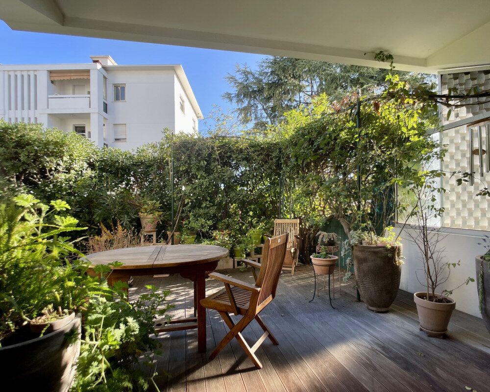 Nice Cimiez - Grand 2 piÃ¨ces de 62mÂ² en rez-de-jardin avec 99mÂ² d'extÃ©rieurs 