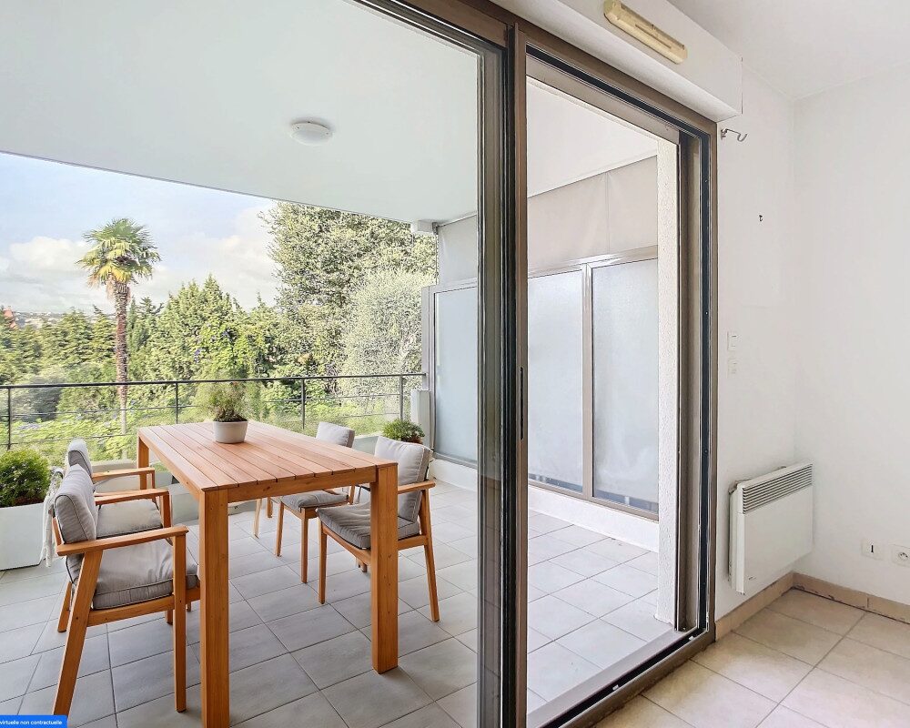 Nice Cimiez - AgrÃ©able studio avec terrasse dans rÃ©sidence avec piscine