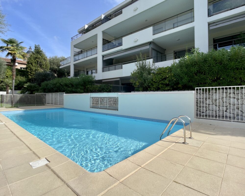 Nice Cimiez - AgrÃ©able studio avec terrasse dans rÃ©sidence avec piscine