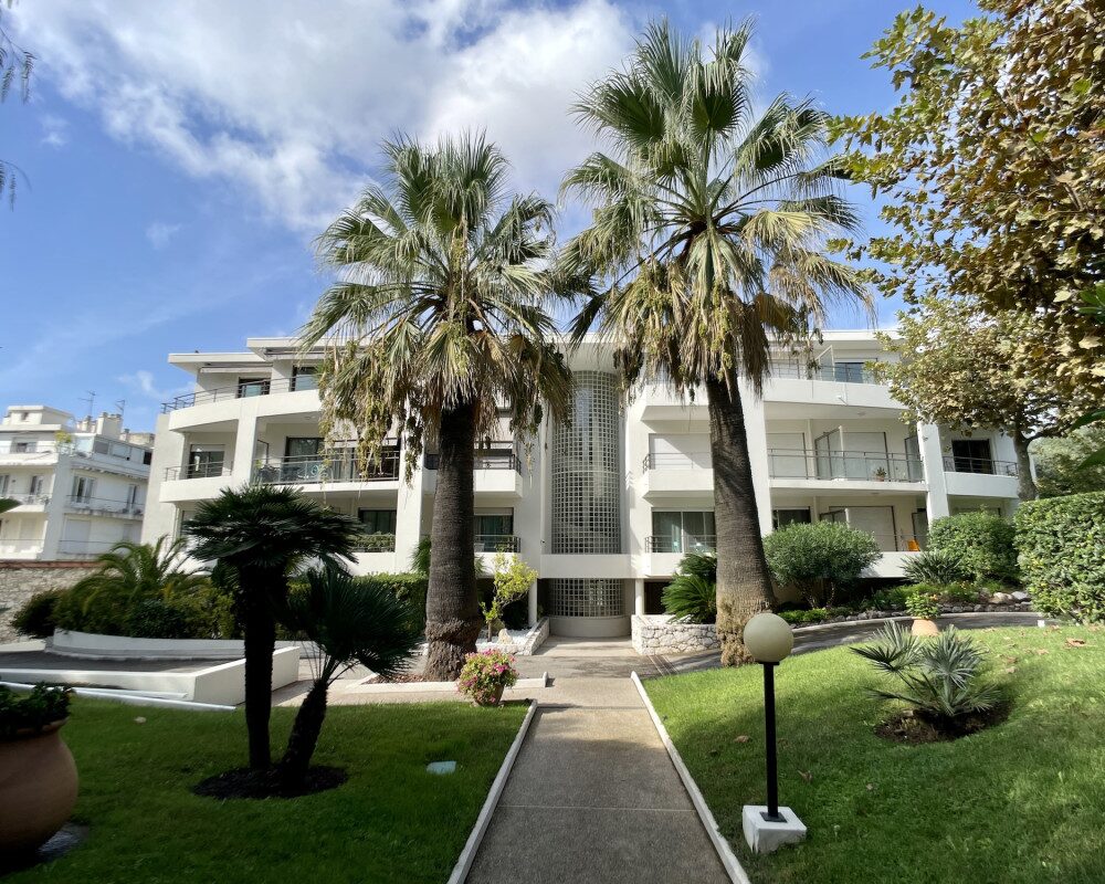 Nice Cimiez - AgrÃ©able studio avec terrasse dans rÃ©sidence avec piscine