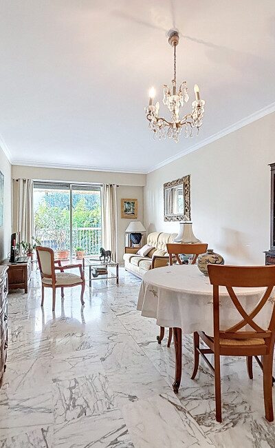 à vendre séjour lumineux appartement 4 pièces Nice Chambrun