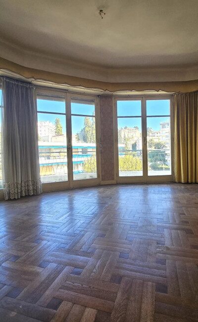 Appartement à renover Cimiez dans résidence au dernier étage