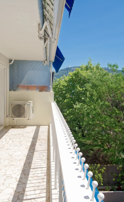 Terrasse 16 m² avec vue verdure appartement Cimiez