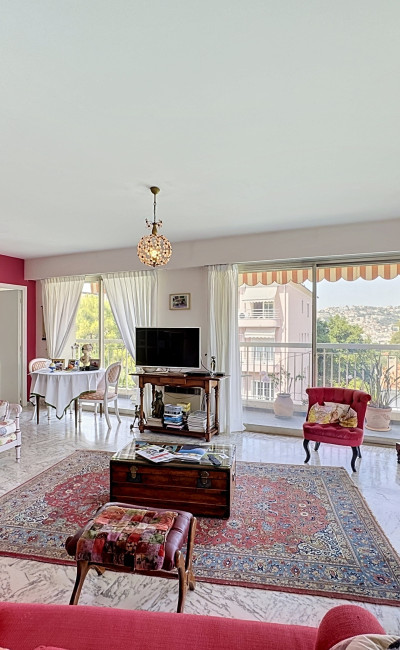 Grandes terrasses et véranda de 25 m² à Nice Cimiez