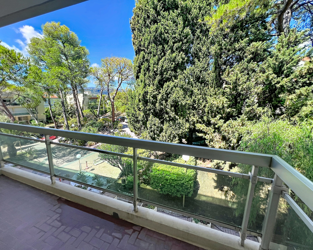 Appartement  - Studio  - 26.21 mÂ² -  850 â¬/mois CC - Ã louer 