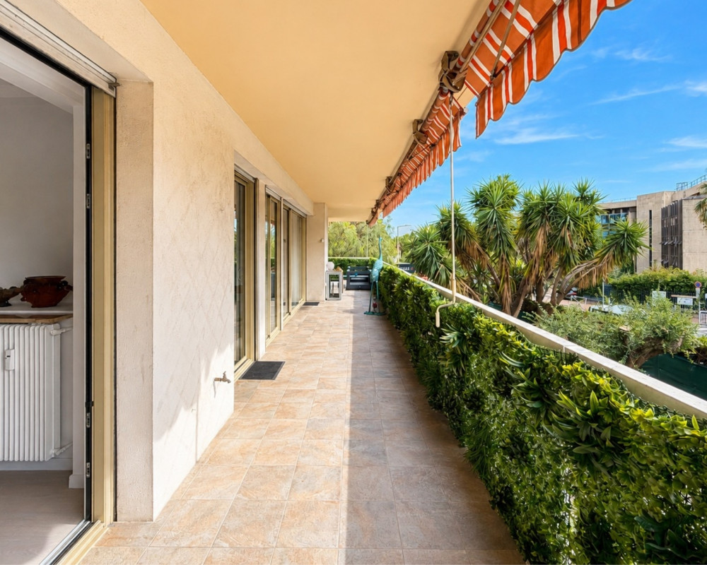 Appartement  - 5 pièces  - 122.78 m² -  710 000 € - À vendre 