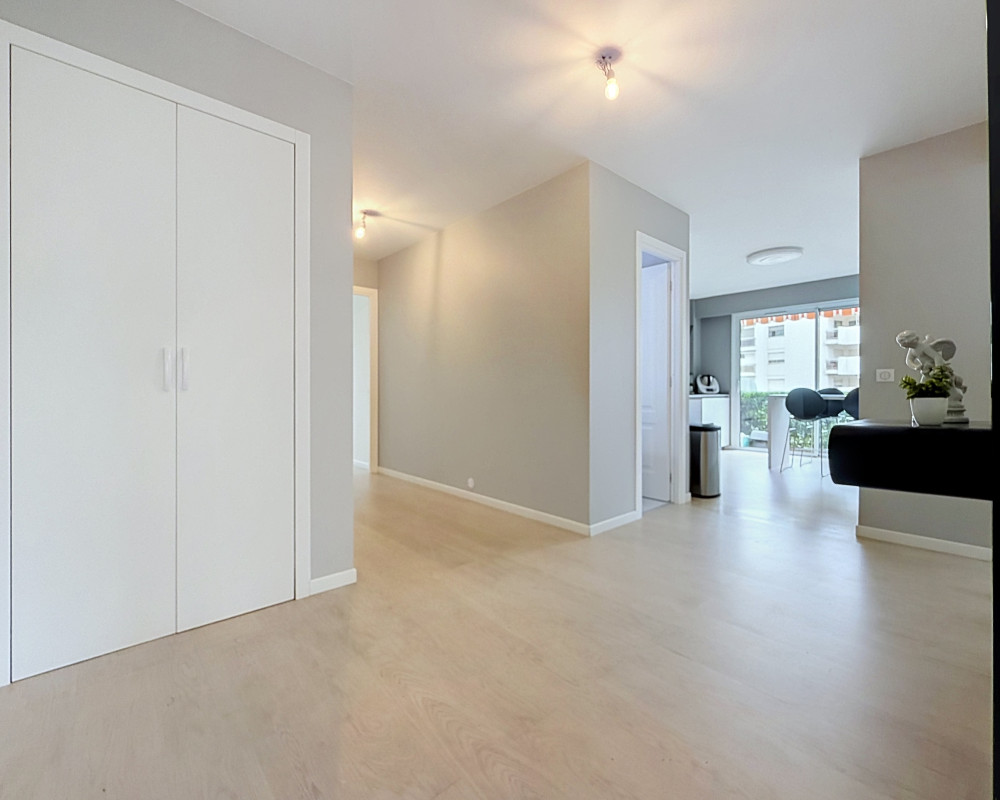 Appartement  - 5 pièces  - 122.78 m² -  710 000 € - À vendre 