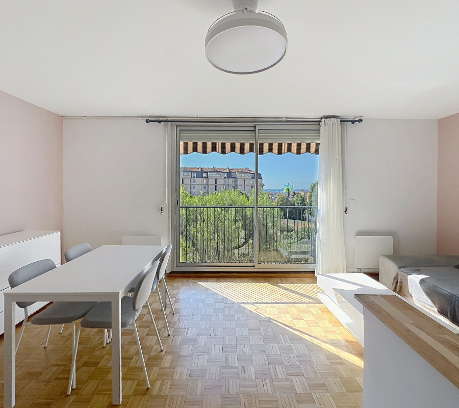 Appartement - 2 pièces - 57.05 m² - 1 000 â¬/mois CC - à louer