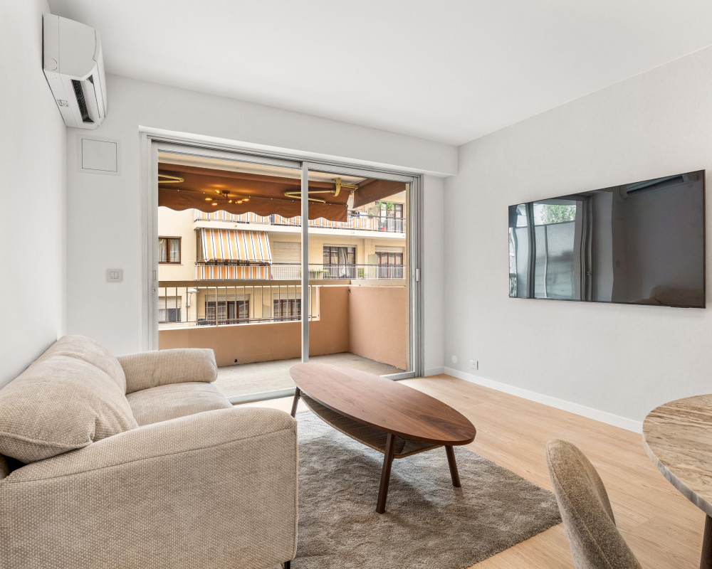 Nice - Le Port - Beau 3 pièces de 60 m² en étage entièrement rénové avec terrasses